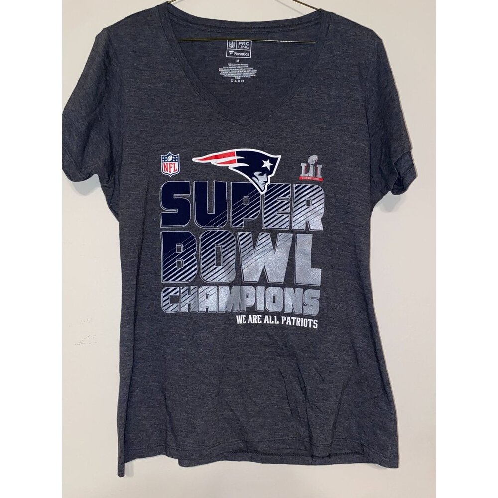 Women's Fanatics New England‎ Patriots Super Bowl LI Champion V-Neck Tee Medium